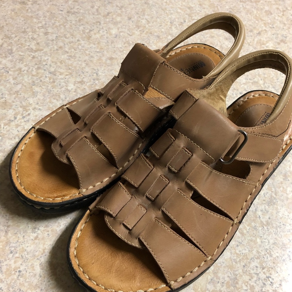 Minnetonka size 8 sandals